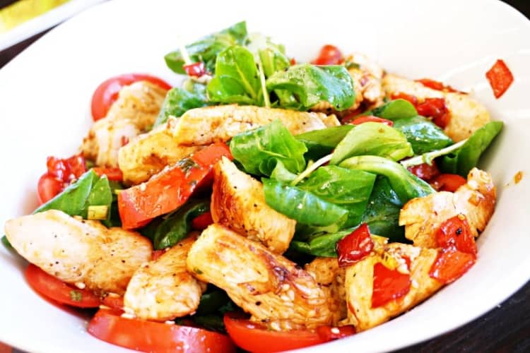 Putenstreifensalat mit Gemüse