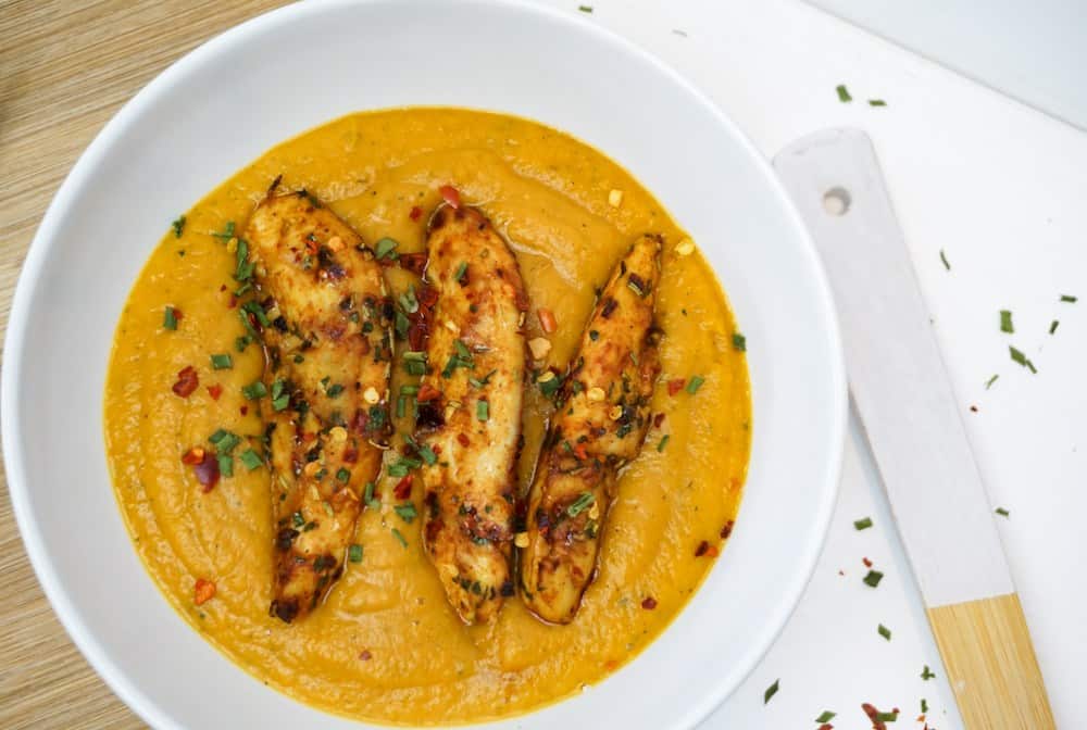 Cremige Süßkartoffel-Bowl mit Hühnchen