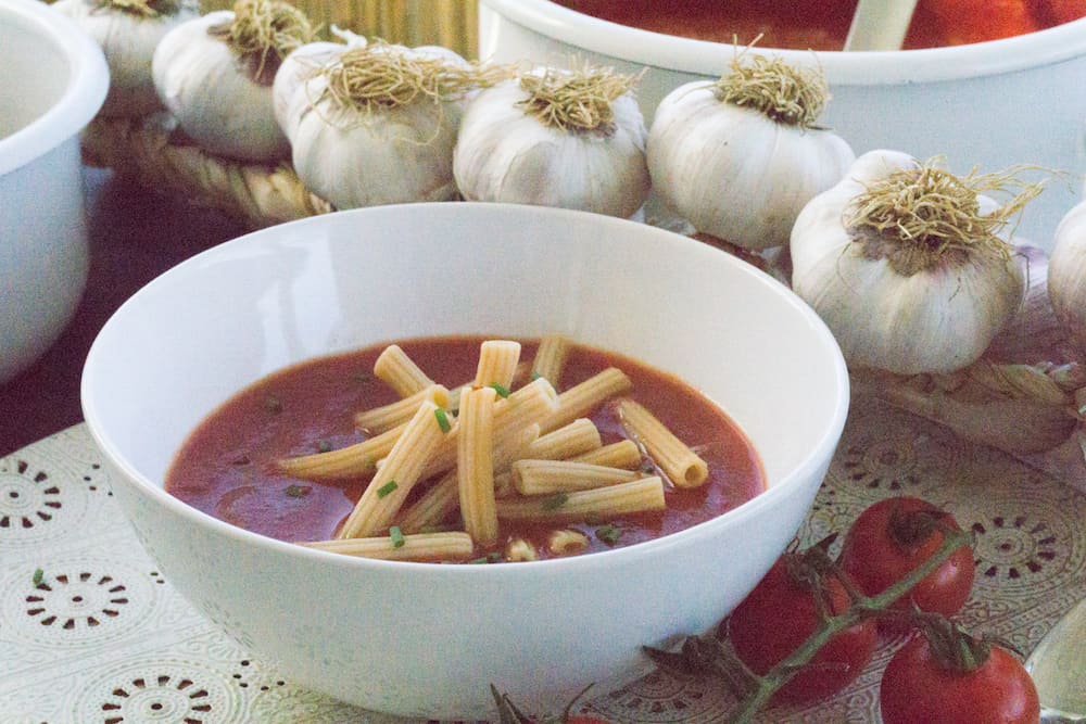 Tomatensuppe mit Linsenpasta